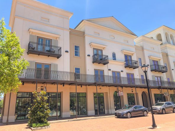 Last Suite Available in The Village at Willow Grove: 8211 Village Plaza Ct, Baton Rouge, LA 70810